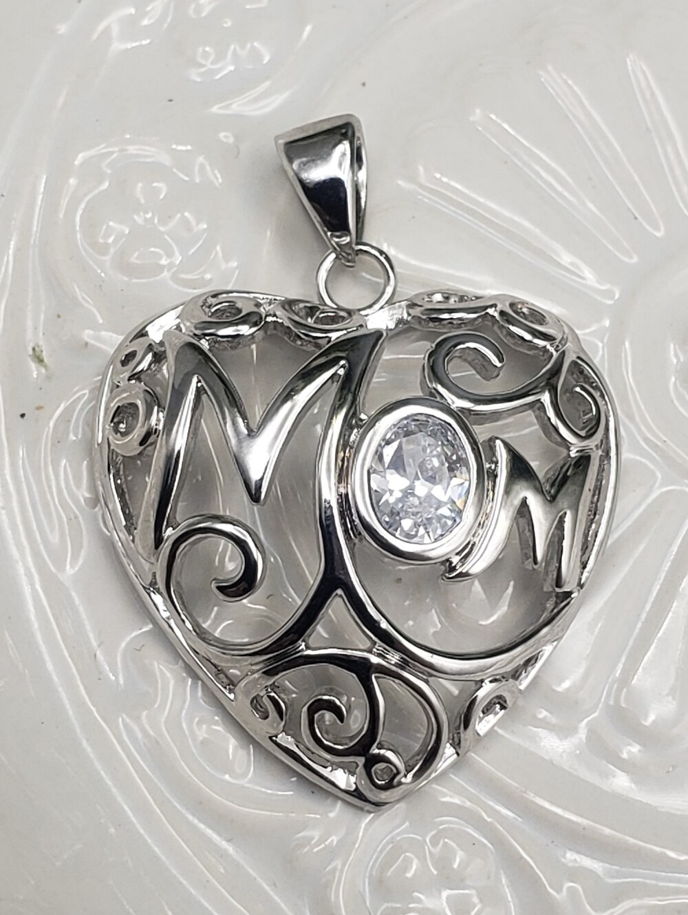 Lrg Heart w/ MOM Pendant - Silver Open Scroll Filigree w/ Crystal Clear Stone